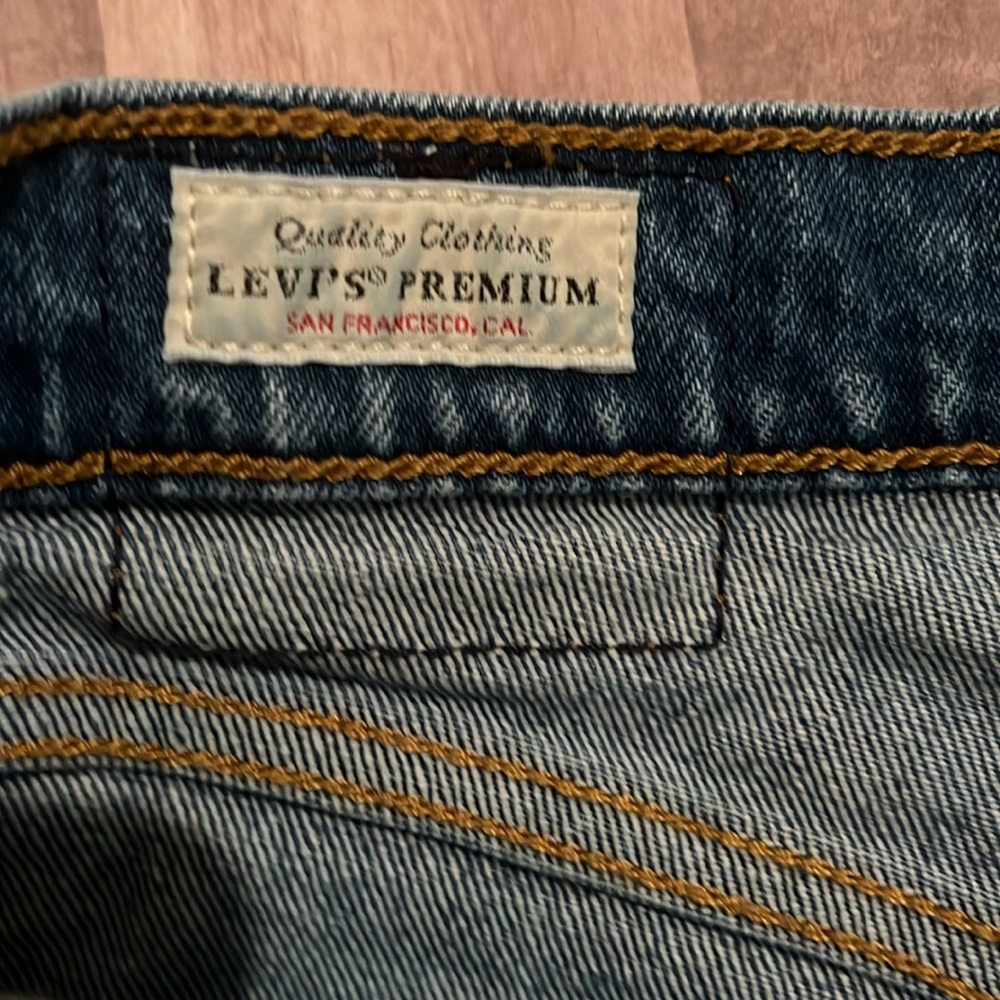 Levis Ribcage Shorts - Picture 3 of 6